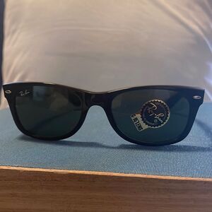 NWT ray ban beautiful stylish sunshades 2022
